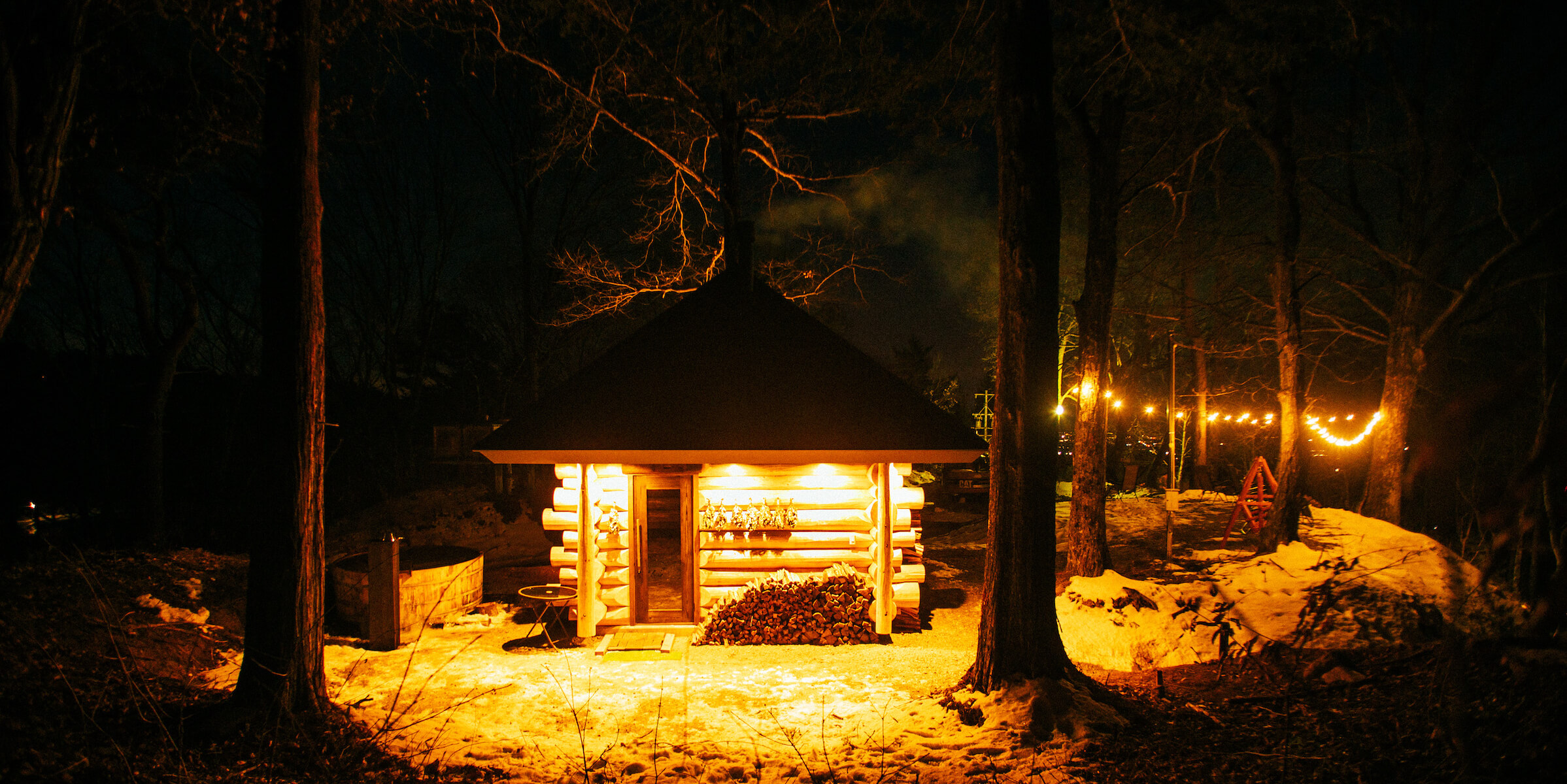 夜のサウナ小屋